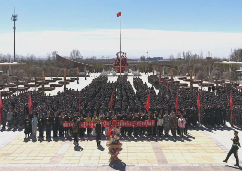 缅怀革命先烈 传承红色基因丨我校全体师生同上一堂行走的思政课